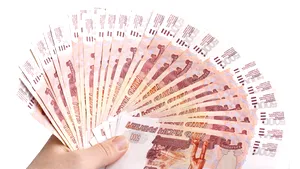 Un partid din Rusia propune ca veniturile în valută ale companiilor să fie convertite în ruble