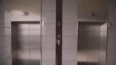 SOCIAL Un lift din Galați s-a prăbușit cinci etaje. Un bărbat care făcea reparații a murit