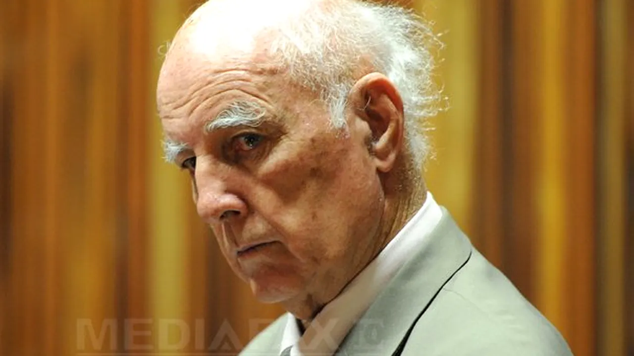 Fostul jucător australian de tenis Bob Hewitt a fost găsit vinovat de viol şi agresiune sexuală