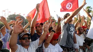 PROTESTE în Tunisia: Poliţia dispersează manifestanţii cu gaze lacrimogene  