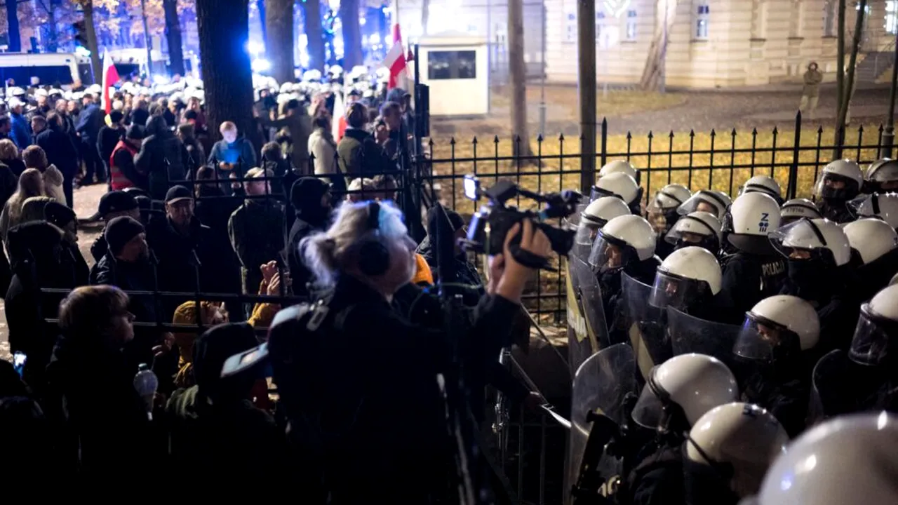 Criza din Polonia explicată. Cum s-a ajuns la haosul de la Varșovia și ce urmează