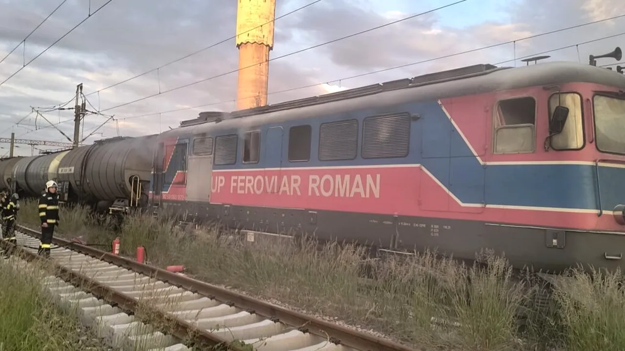 Incendiu la o locomotivă care tracta 36 de vagoane cu țiței în Prahova