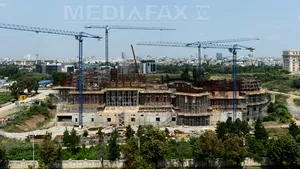 Patriarhie: Ponta, Oprea şi Cazanciuc s-au rugat în semn de mulţumire pentru lucrările la Catedrală