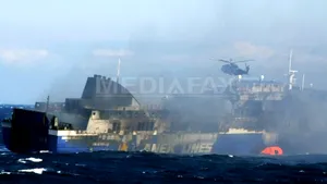 Doi marinari albanezi, răniţi în operaţiunile de salvare de pe feribotul care a luat foc, au murit