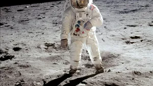 Buzz Aldrin, omul care a păşit pe Lună, evacuat de la Polul Sud din cauza sănătăţii - VIDEO