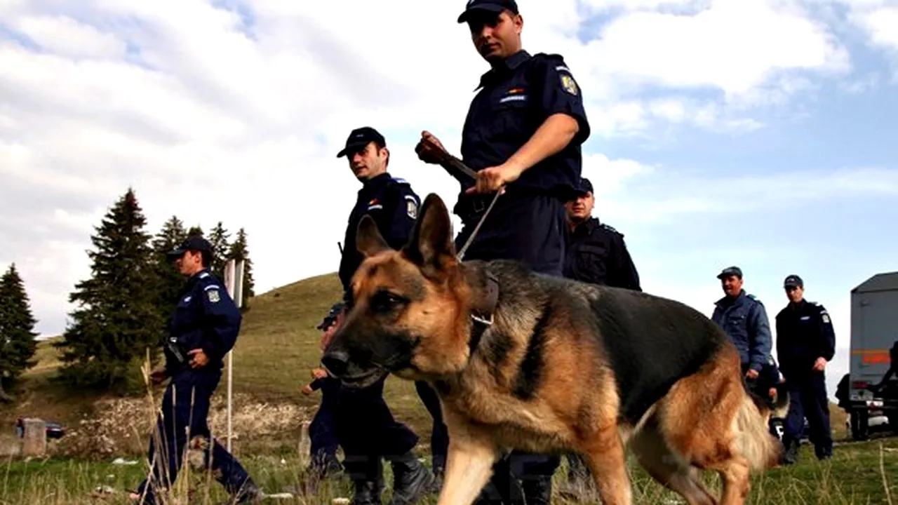 Echipele de salvamontişti au ajuns în zona epavei elicopterului prăbuşit în Masivul Bucegi