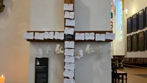 Fanii lui Rayo au „dat acatist” la St. Thomas Church din Leipzig înaintea finalei cu Crystal Palace. Mesaje și pentru Rațiu