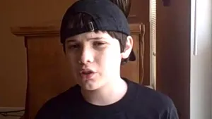 Puştiul de 12 ani, cu un IQ mai mare decât al lui Einstein, uimeşte lumea cu o nouă teorie a relativităţii - VIDEO