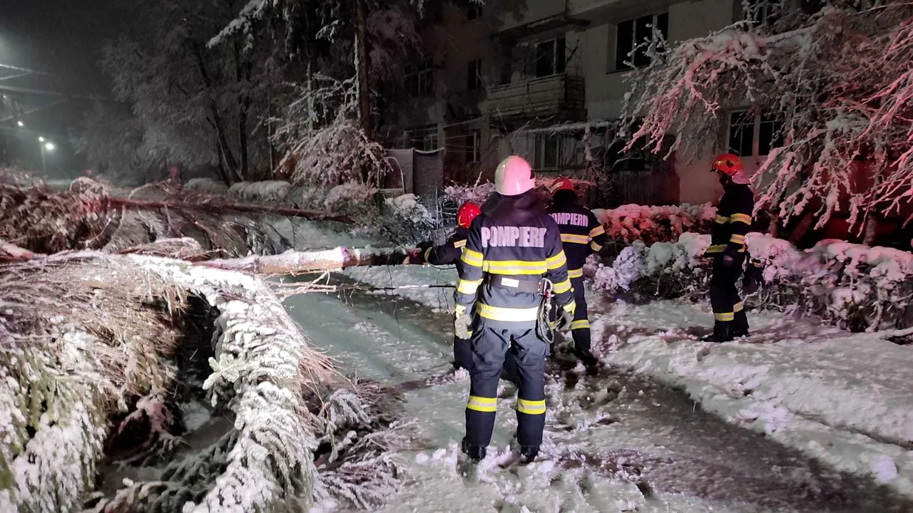 Intervenţii de urgenţă în Iaşi, din cauza vremii
