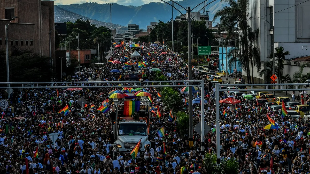 Parada LGBT a revenit în Columbia, fără restricţii. Mii de oameni au mărşăluit pe străzi