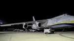 Un avion ucrainean de transport a luat foc la aterizarea în Japonia. Pista aeroportului, închisă până la stingerea flăcărilor