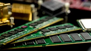Inteligența artificială scumpește telefoanele și laptopurile. „RAMageddon” zguduie piața electronicelor