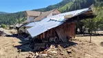 Toate casele grav afectate de viituri în Broșteni și-au găsit constructori, fără bani de la Guvern