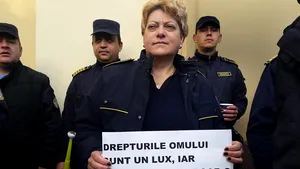 100 de angajaţi din Penitenciarul Colibaşi protestează. Ei cer demiterea ministrului Justiţiei / Proteste şi în singurul penitenciar de femei din ţară, de la Târgşoru Vechi - VIDEO