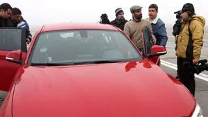 Protest inedit al unui nevăzător: A condus un autoturism BMW cu 136 de km/h - VIDEO