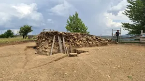 Un tumul vechi de 3.500 de ani, descoperit în Vrancea, va fi integrat în circuitul turistic