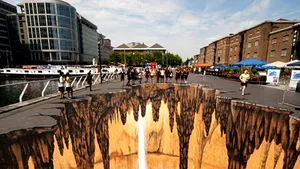 Cum arata cele mai impresionante desene 3D pe asfalt