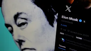 Uniunea Europeană acuză platforma X a lui Elon Musk de practici înşelătoare din cauza bifei albastre cu abonament