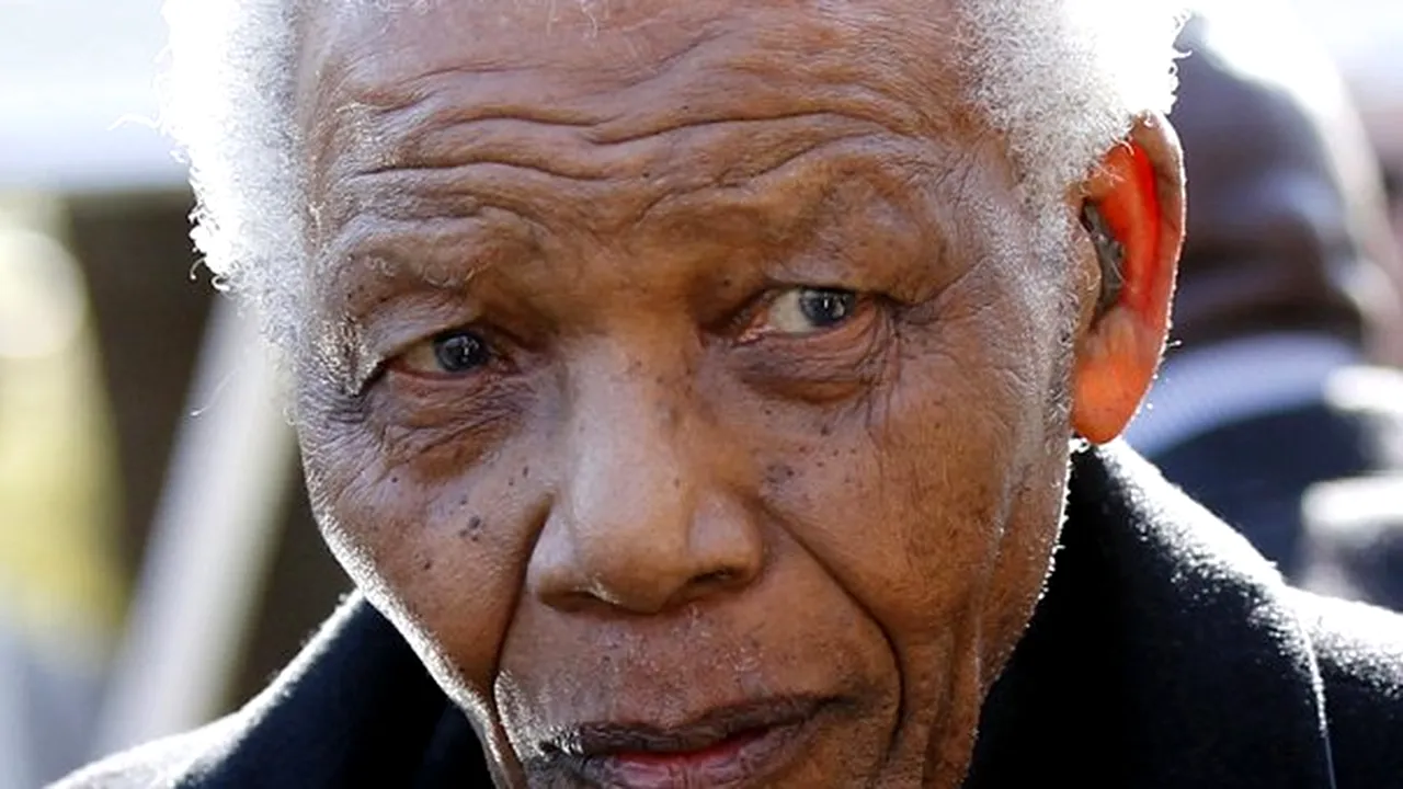 Nelson Mandela a fost spitalizat