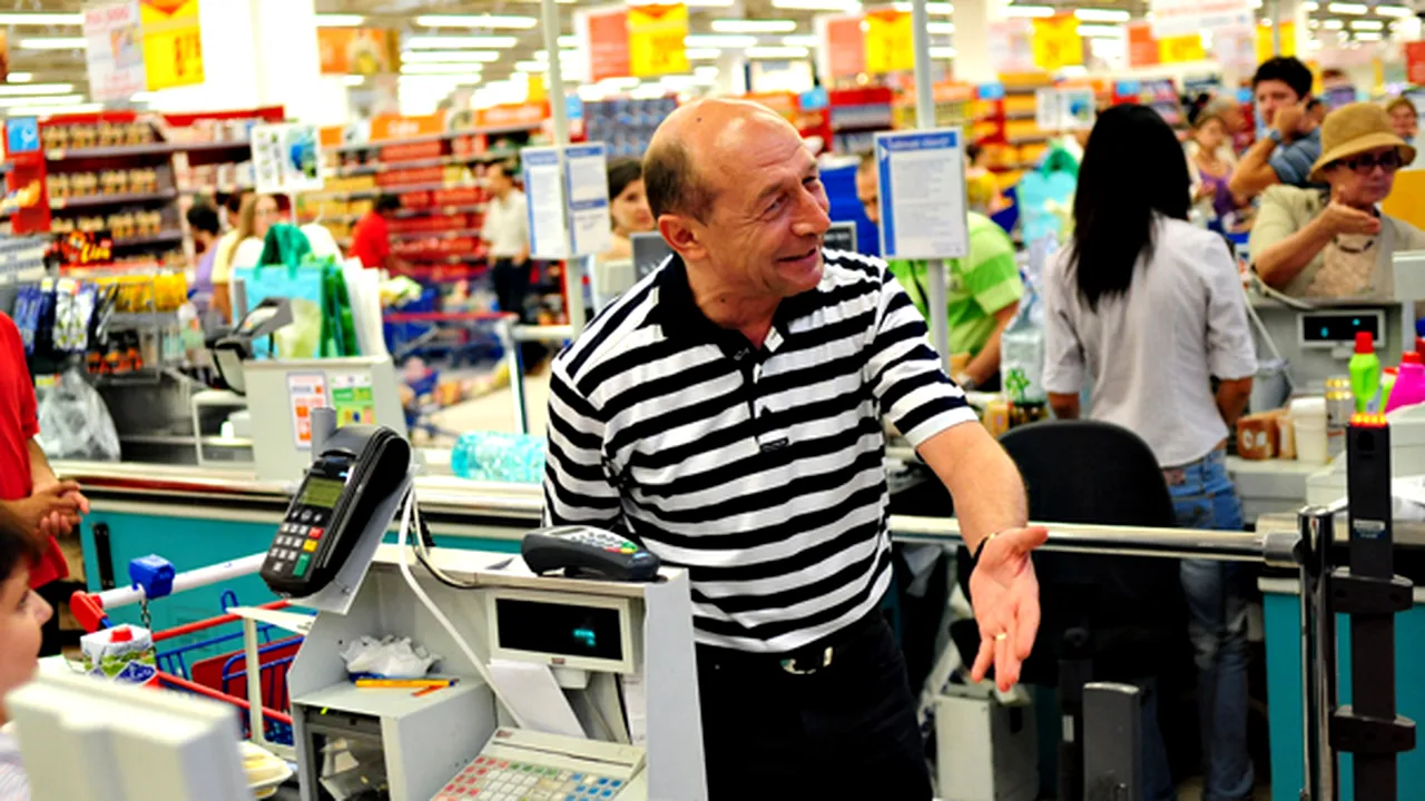 Băsescu a fost la cumpărături într-un hypermarket din Capitală