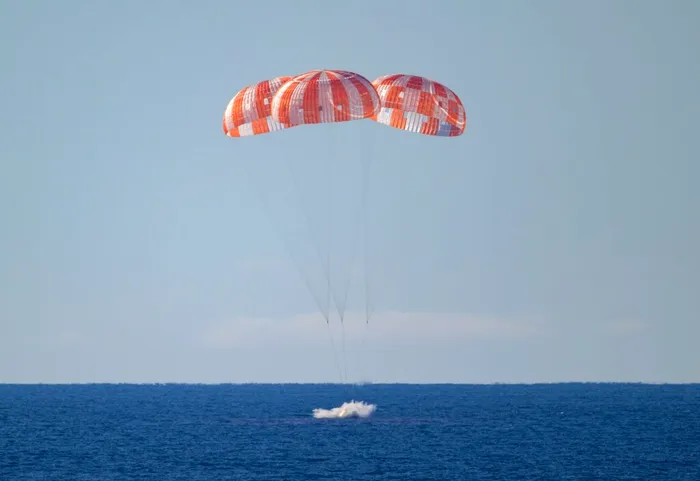 FOTO&VIDEO „Integrity” a ajuns cu succes în Oceanul Pacific. NASA: „Amerizare direct la țintă”