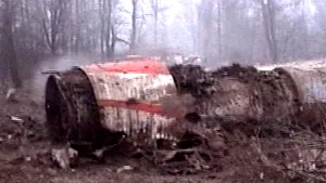 Imagini cu avionul prăbuşit al preşedintelui polonez