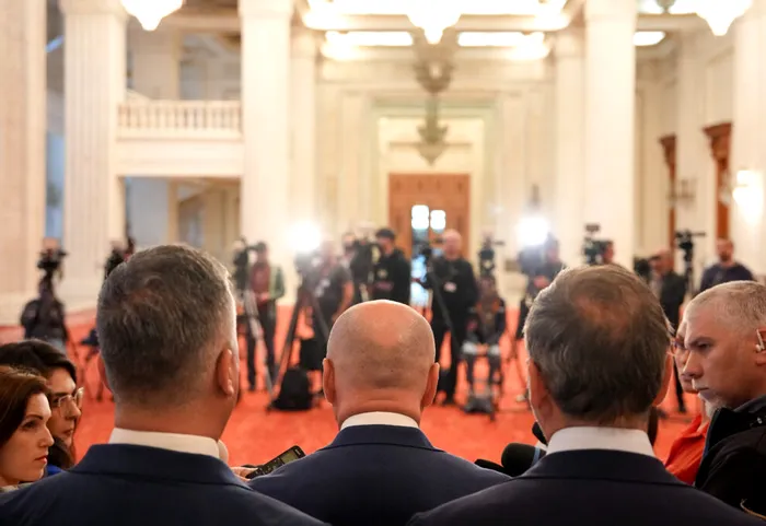 Acord între partide. Iată ce știm pâna cum despre noul guvern: Bolojan premier, posibilă rotativă, 16 ministere și un calendar rapid de învestire