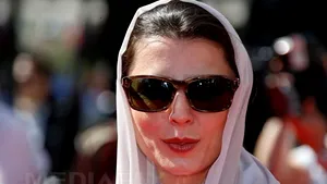 CANNES 2014: Leila Hatami l-a sărutat pe obraz pe Gilles Jacob. Gestul a declanşat un scandal uriaş în Iran - FOTO