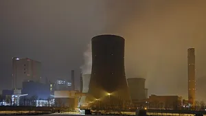 Lovituri aeriene în jurul centralei nucleare de la Zaporojia. Rușii susțin că unitatea a rămas fără o sursă de energie electrică