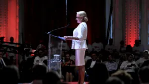 Cum şi-a concentrat Dăncilă atacurile către principalul contracandidat: Pentru cel care promitea lucrul bine făcut pare că ceasul a stat de mult