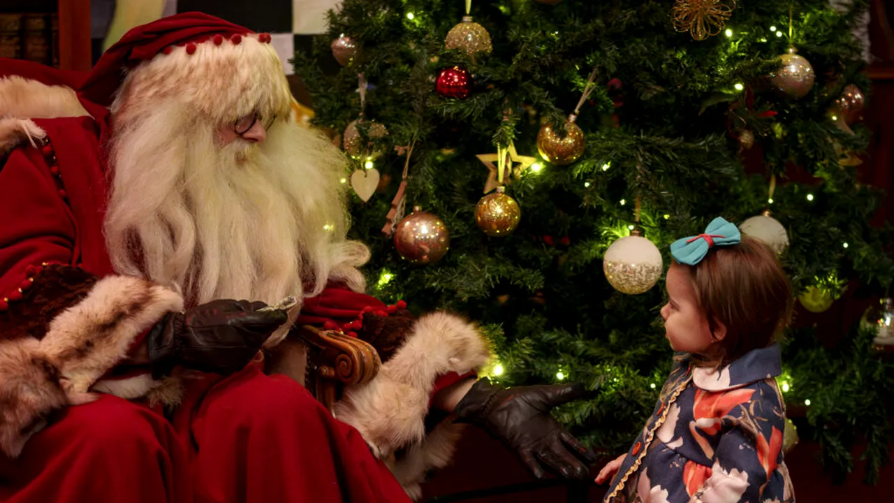 Există sau nu există Moș Crăciun? Cum pot răspunde părinții la această întrebare a copiilor