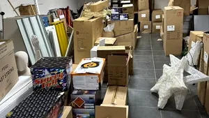 Alte peste 10 tone de petarde și artificii confiscate în Ajunul Crăciunului. Un bărbat a fost reținut de polițiști