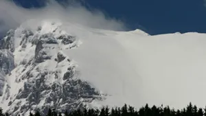Risc de avalanşe în zonele de creastă ale Munţilor Rodnei şi Călimani