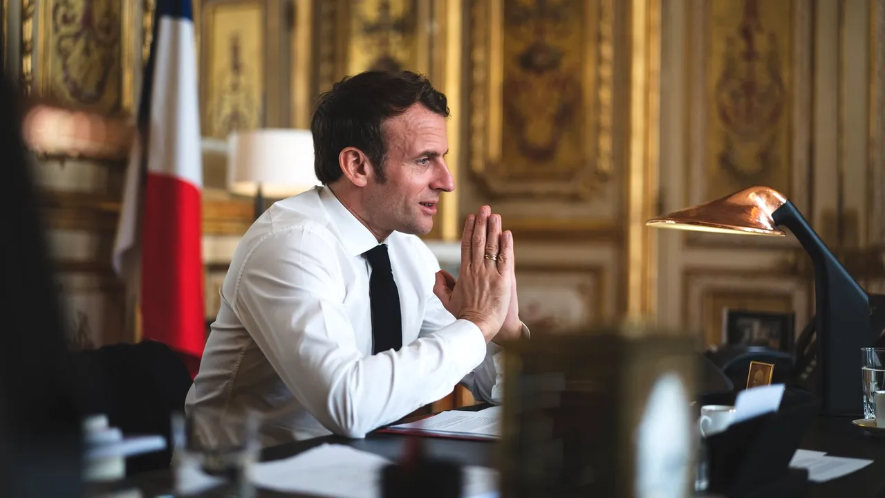 Emmanuel Macron admite că pandemia a redus libertăţile, dar respinge criticile excesive privind proiectul de lege