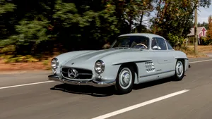 O maşină de epocă a fost vândută cu peste un milion de dolari. Automobilul a fost restaurat cu piese originale