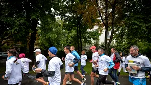 Andreea Răducan a dat startul unui cros cultural la care participanţii au donat cărţi - FOTO