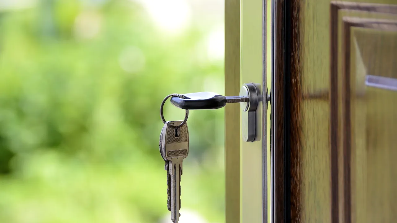 Un deputat liberal vrea ca dezvoltatorii imobiliari să fie obligaţi să nu permită locuirea unui imobil înainte de recepţie