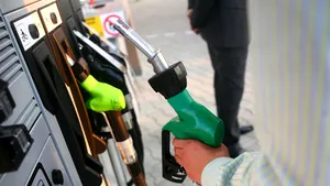 Vânzările de carburanţi au scăzut cu 40% în aprilie, din cauza crizei