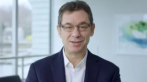 COMENTARIU Lelia Munteanu. Şeful companiei Pfizer, despre raportarea la antivaccinişti: 