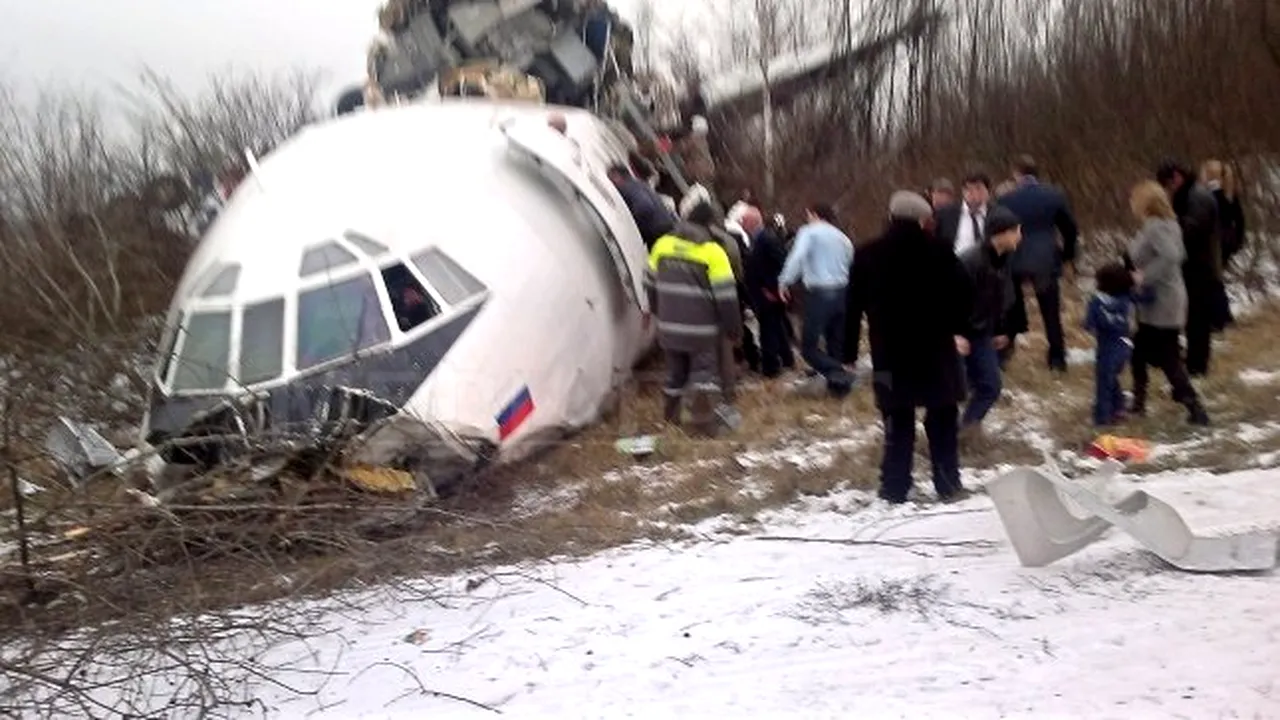 Un pasager povesteşte cum avionul Tupolev s-a rupt în două cu patru rânduri în faţa lui