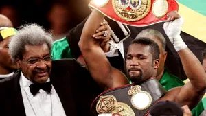 Fostul campion mondial la box profesionist O'Neil Bell a fost UCIS în timpul unui jaf - VIDEO