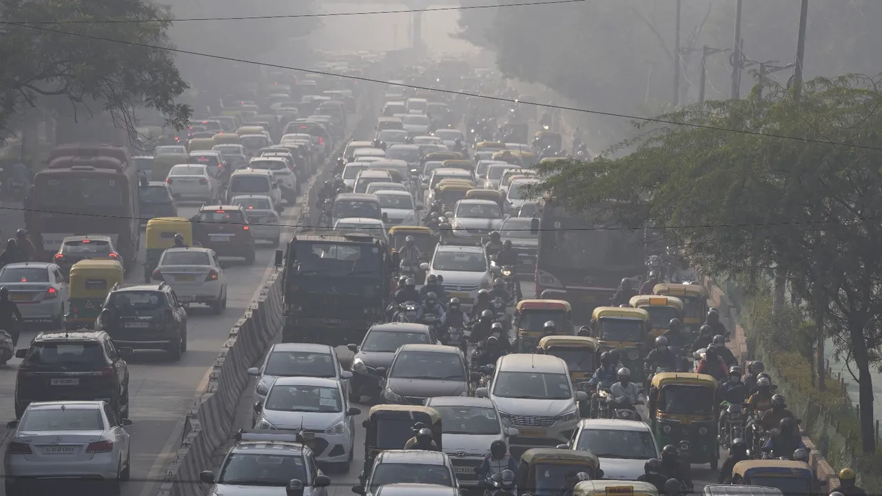 Indicele de poluare din India, îngrijorător. O ceaţă toxică a acoperit New Delhi
