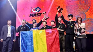 România a câştigat aurul la Campionatul Internaţional de Robotică cu puşti de 13 ani. Antrenorul lor este ”un copil într-un corp de adult”