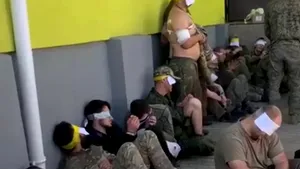 Luptători „feroci” ai lui Kadîrov transformaţi în mieluşei. Ucraina a obţinut predarea a zeci de ceceni din Batalionul Akhmat

