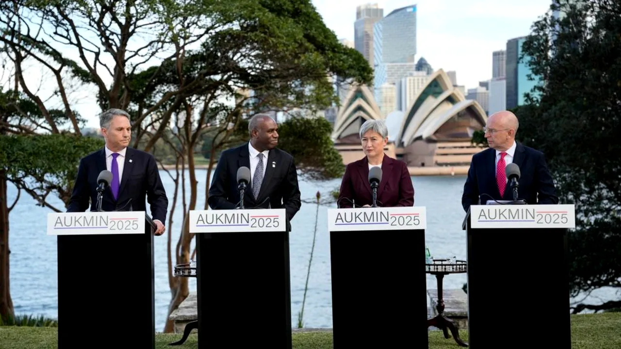 Marea Bitanie și Australia vor semna un tratat de 50 de ani privind submarinele nucleare. Rolul SUA în alianța tripartită