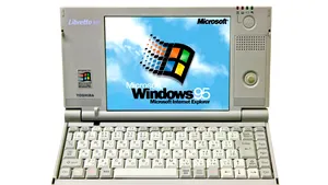 Pe 24 august 1995 avea loc extravaganta lansare a Windows 95. Campania publicitară a costat 200 de milioane de dolari