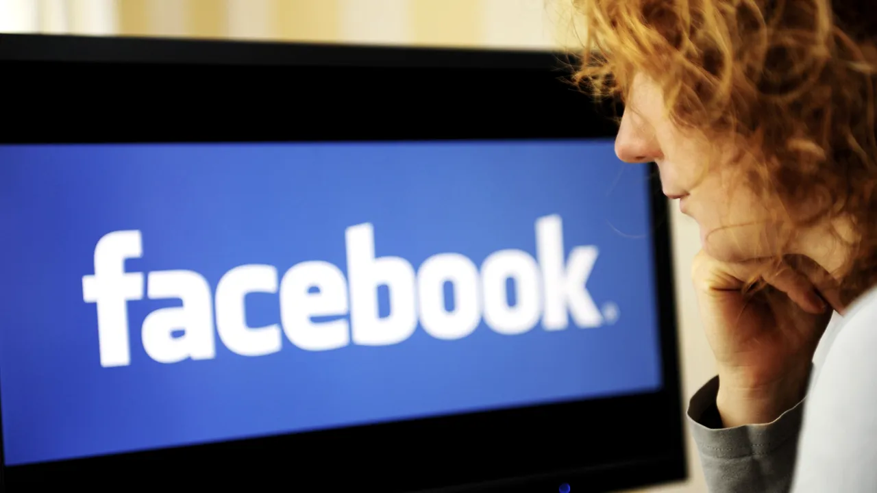 Pe Facebook de Crăciun. Excesul de social media generează tristeţe în rândul userilor