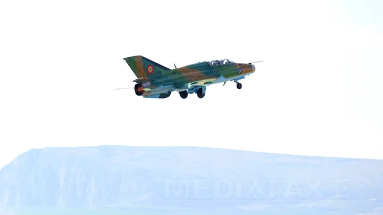 Cluj: Mii de persoane, la show-ul aerian de la Baza Aeriană 71 Câmpia-Turzii