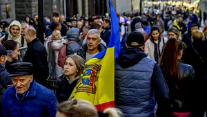 Mii de apeluri false cu îndemnul de a vota un candidat, în Republica Moldova. Poliţia face cercetări