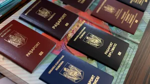 Țările în care românii plătesc cele mai scumpe vize turistice. Unele taxe depășesc costul biletului de avion